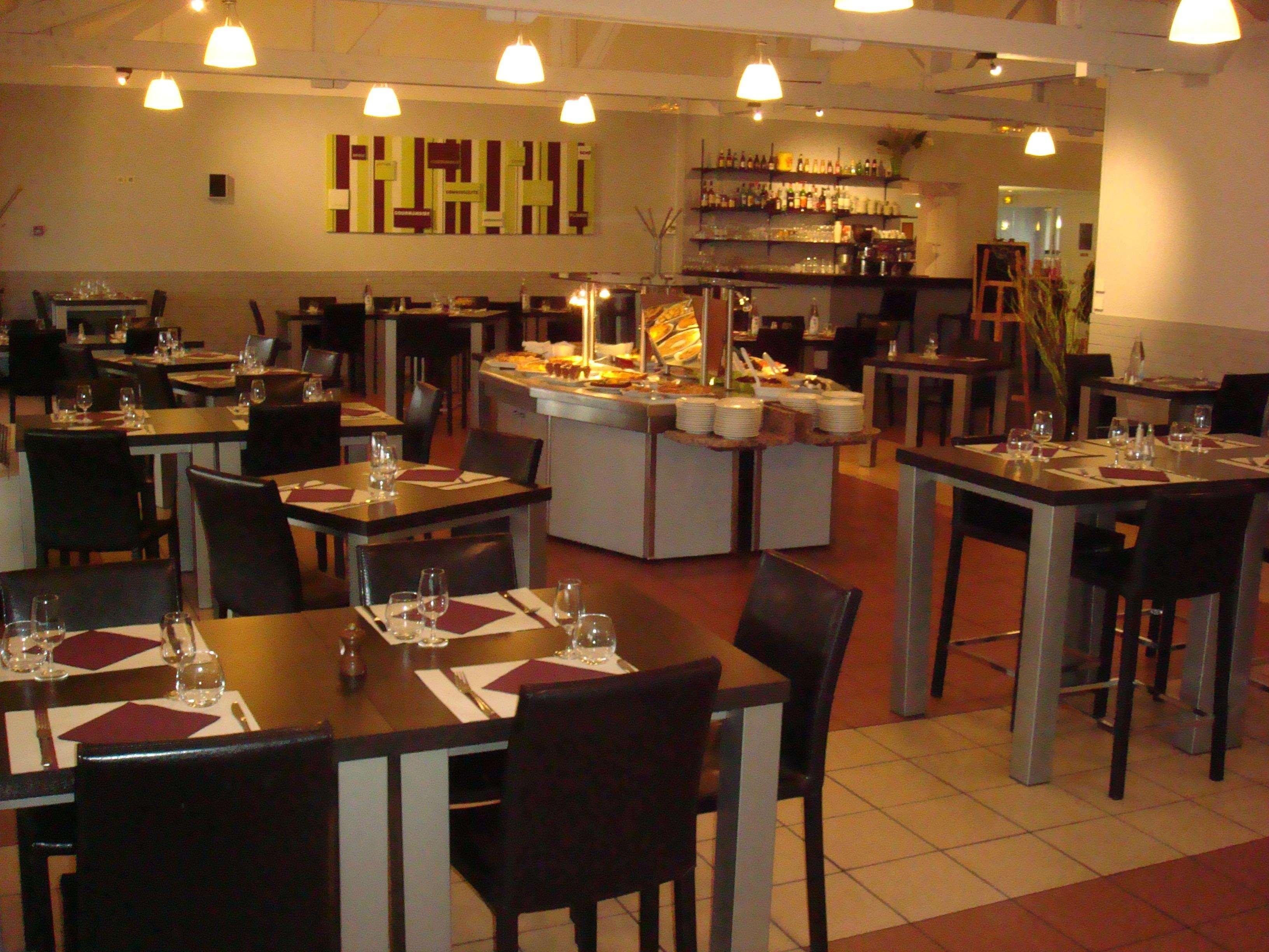 Kyriad Lille Est - Villeneuve D'Ascq Restoran gambar